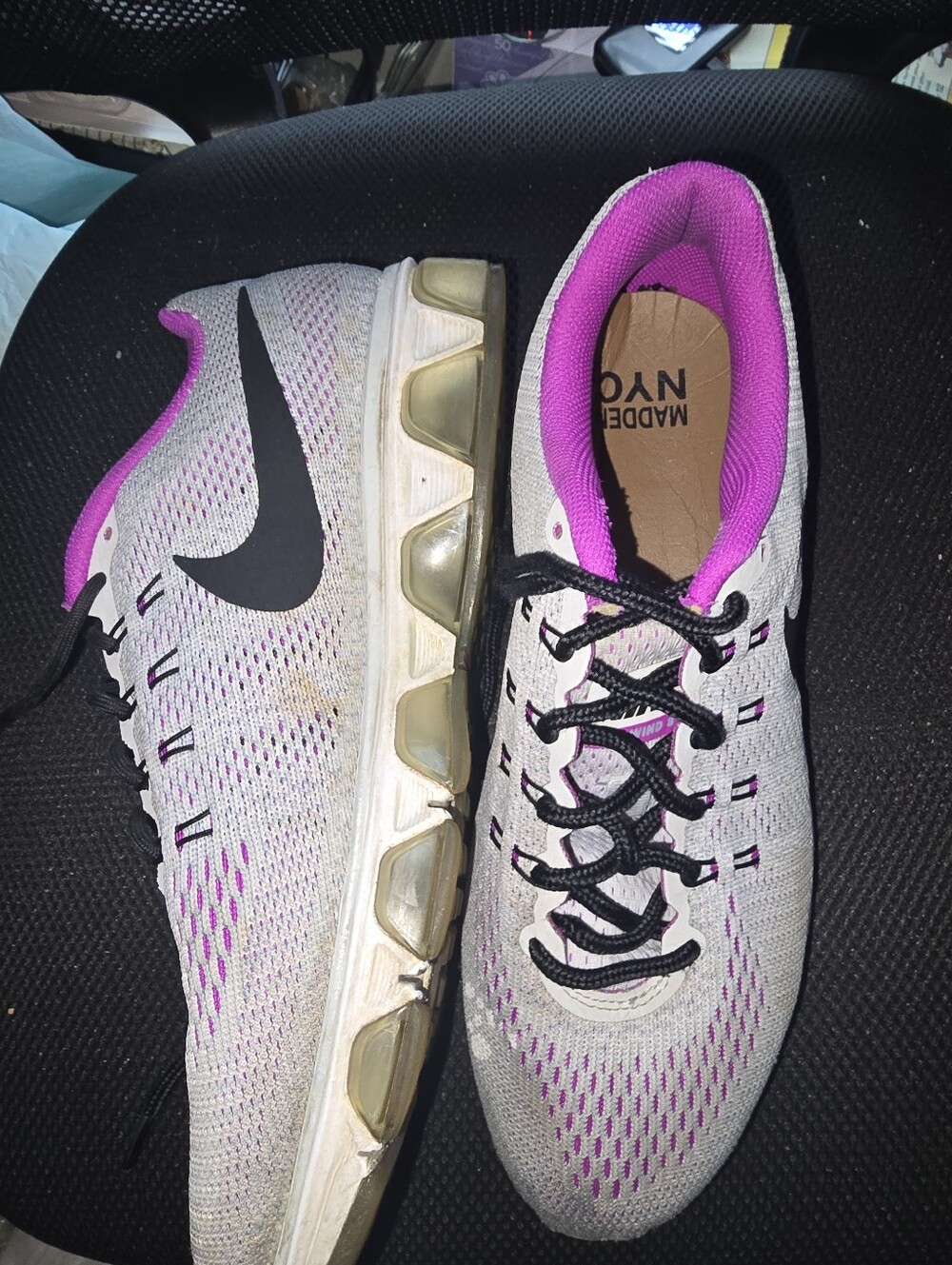 Nike Ladies Sneakers - Picture 2 of 3